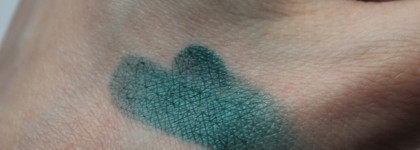 Красивых карандашей много не бывает. Contour clubbing waterproof от Bourjois в 50 (изумрудном) оттенке