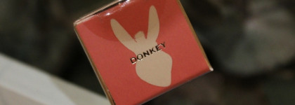 "А Вы не видели здесь моего Осла?"I heart revolution x Shrek LipStick в оттенке Donkey