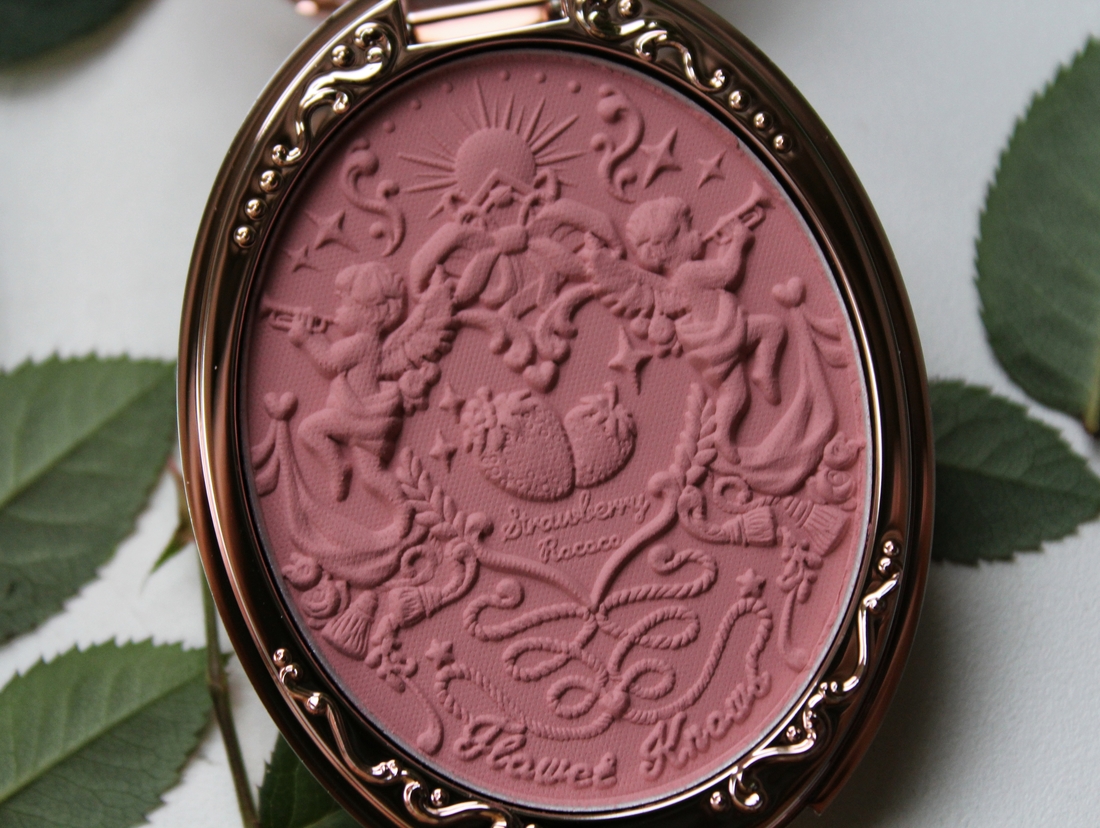 Flower knows праймер. Румяна бренды. Руманя бренды. Flowers knows косметика румяна. Strawberry Rococo Series Embossed blush бренда Flower knows.