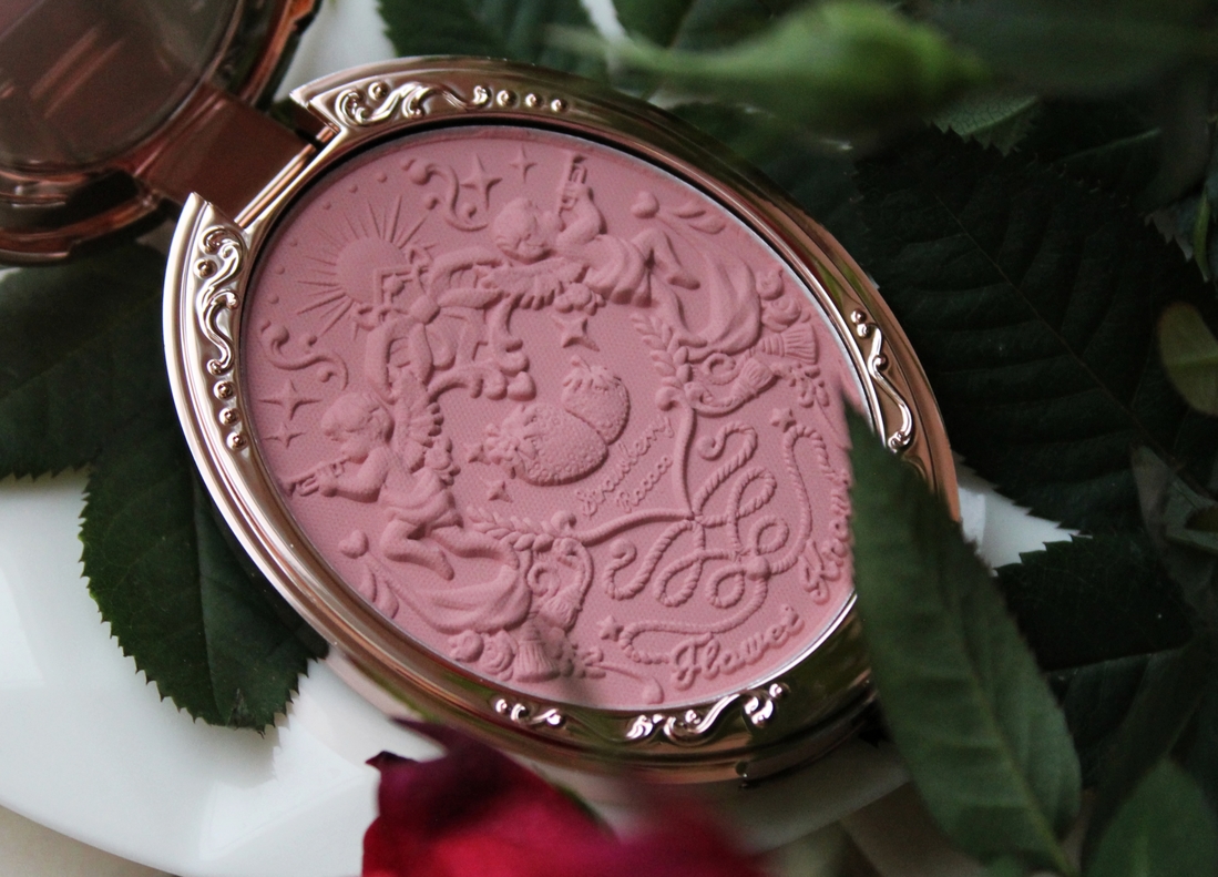 Flower knows праймер. Румяна бренды. Flower knows румяна. Руманя бренды. Strawberry Rococo Series Embossed blush бренда Flower knows.