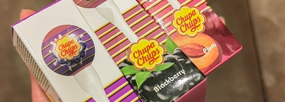 Выпустили и никому не сказали. Жидкая помада-тинт Chupa Chups в оттенке "Blueberry Yogurt"