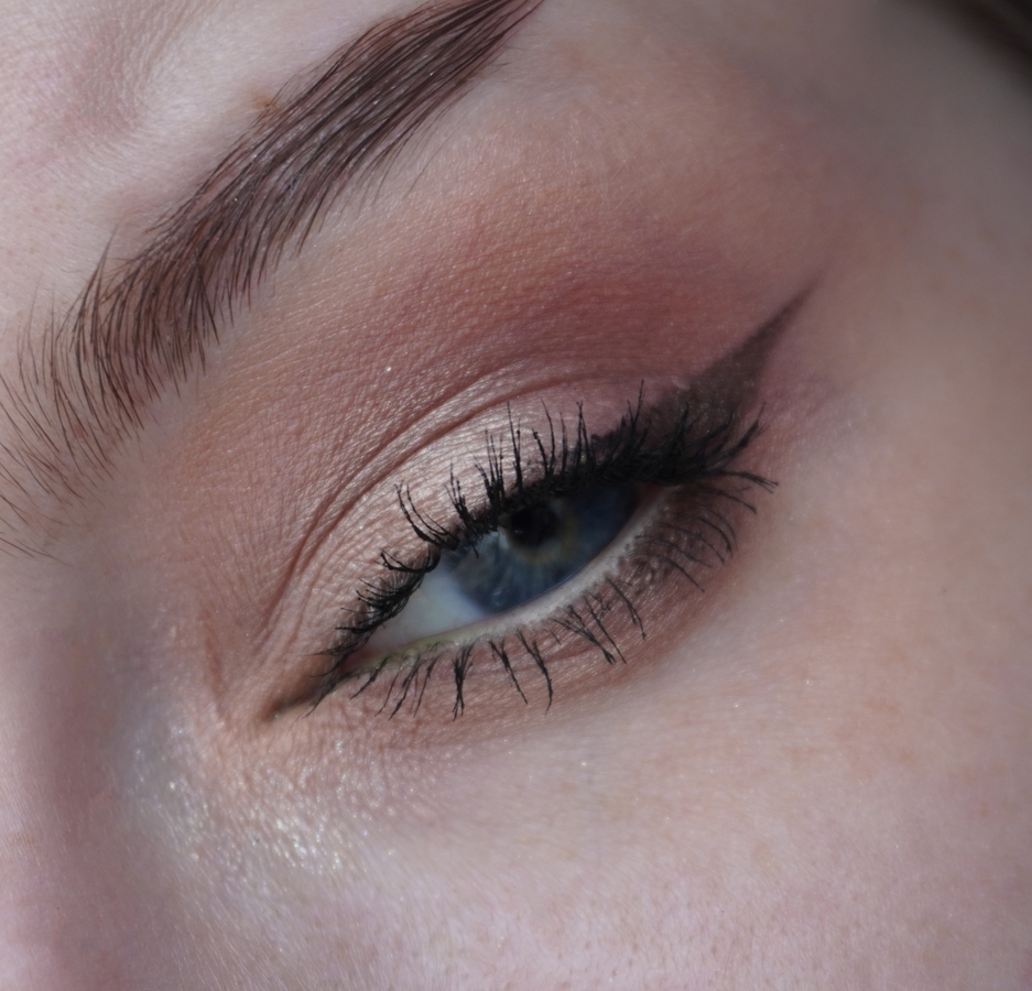 Стрелка сделана с помощью 04 оттенка