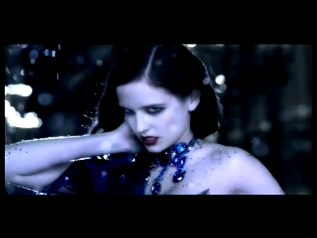 Скрин из рекламного видео Dior Midnight Poison