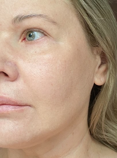 Тональная основа под макияж Burberry Fresh glow luminous fluid base оттенок 01
