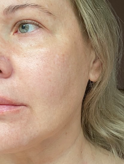 Тональная основа под макияж Burberry Fresh glow luminous fluid base оттенок 01