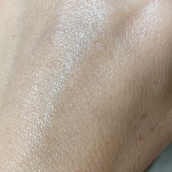 Тональная основа под макияж Burberry Fresh glow luminous fluid base оттенок 01