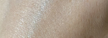 Тональная основа под макияж Burberry Fresh glow luminous fluid base оттенок 01