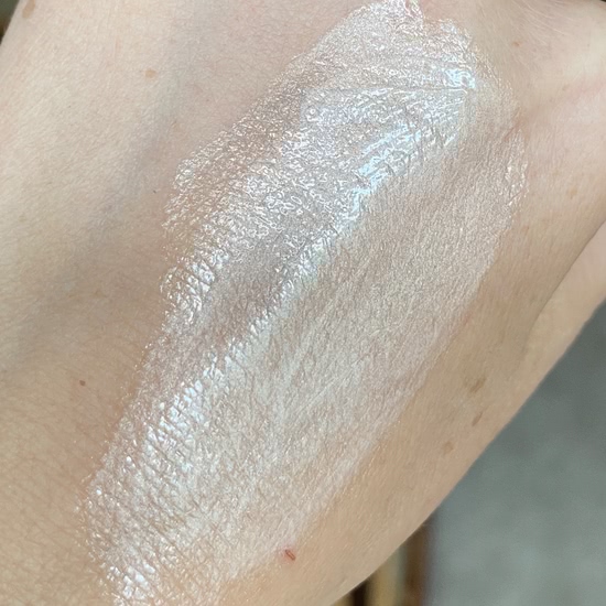 Тональная основа под макияж Burberry Fresh glow luminous fluid base оттенок 01