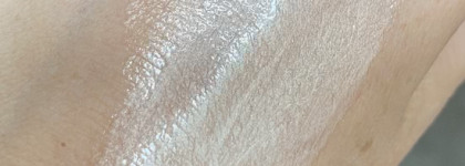 Тональная основа под макияж Burberry Fresh glow luminous fluid base оттенок 01