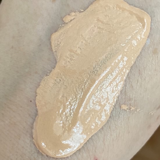 Тональная основа под макияж Burberry Fresh glow luminous fluid base оттенок 01