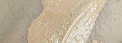 Тональная основа под макияж Burberry Fresh glow luminous fluid base оттенок 01