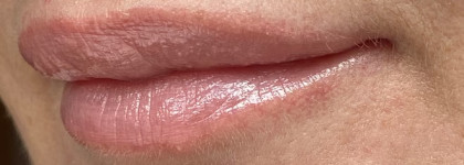 Увлажняющая помада L’Oreal сolor riche в оттенке 645 J Lo’s