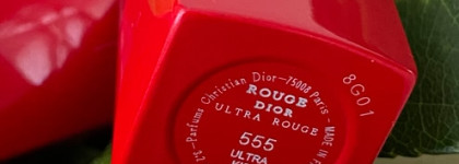 Кораллово-розовая помада Dior Ultra Rouge в оттенке 555