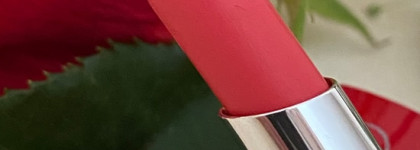 Кораллово-розовая помада Dior Ultra Rouge в оттенке 555