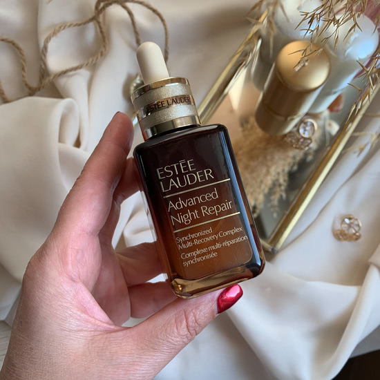 Неужели эта версия сыворотки для лица Estée Lauder ANR Synchronized Multi-Recovery Complex лучше?