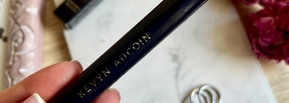 Сочная помада с сияющим эффектом Unforgettable Lipstick - Shine в оттенке Enigma от Kevyn Aucoin