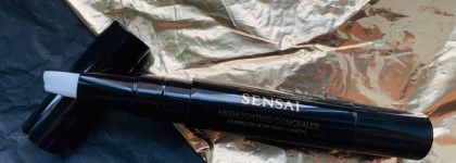Спорный Sensai Highlighting Concealer #HC02 Luminous Sand + сравнение с знаменитым Estee Lauder Double Wear Brush-On Glow BB Highlighter