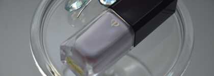 Маникюр снежной королевы с лаком для ногтей Cle De Peau Beaute #9