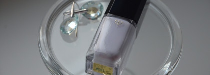 Маникюр снежной королевы с лаком для ногтей Cle De Peau Beaute #9