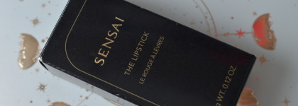 Идеальный красный Sensai The Lipstick #01 Sakura Red