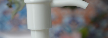 Kleona: Мягкий гель для умывания Роза, Бальзам для губ Календула и Крем-суфле для тела Anti-Age