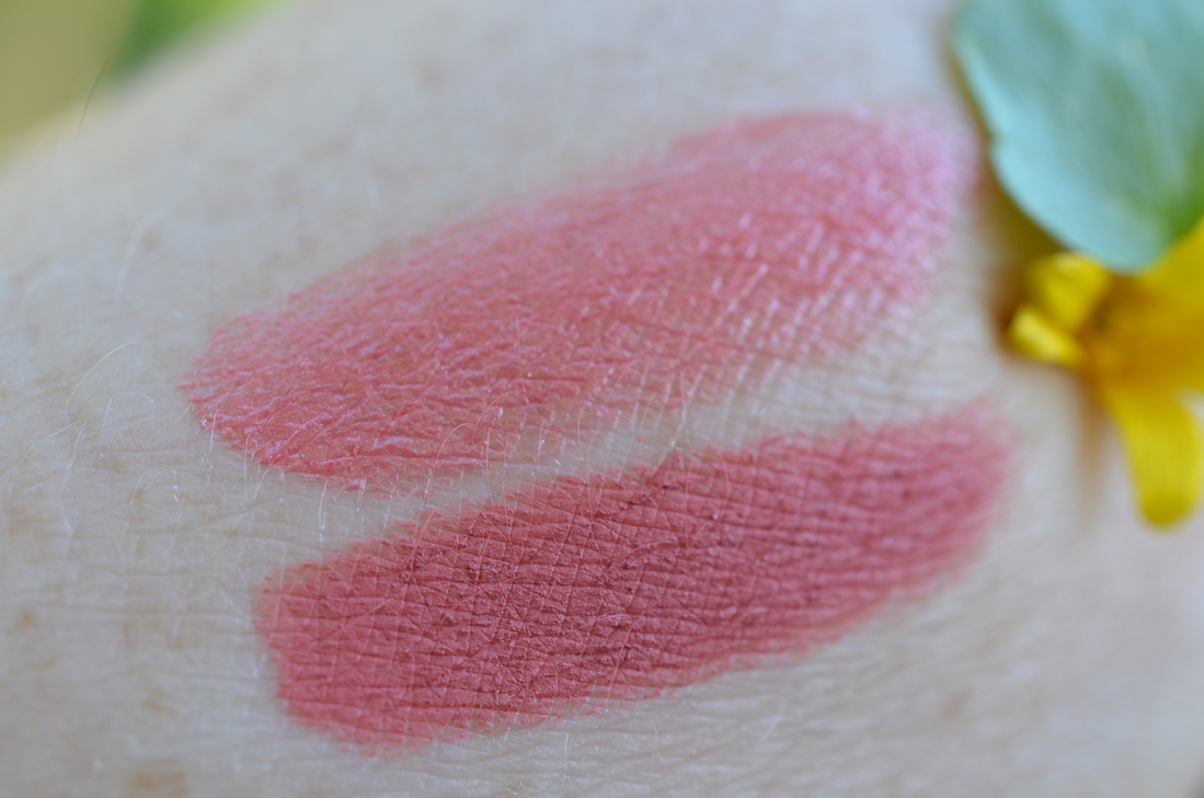 Вверху - Your Lips Balm #001 First Love, внизу - Your Lips Matte 006 #Why Not.