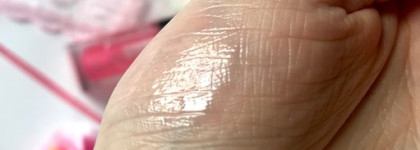 Сочные губы готовые к поцелуям вместе с маслом Dior Addict Lip Glow Oil в оттенке #001 Pink