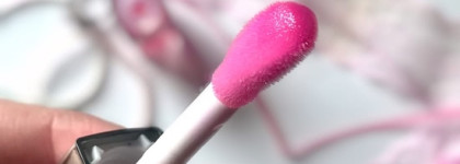 Сочные губы готовые к поцелуям вместе с маслом Dior Addict Lip Glow Oil в оттенке #001 Pink