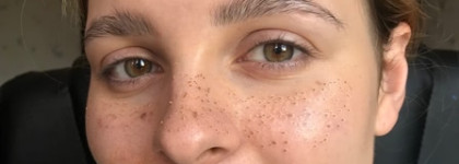 Ода природной красоте принцессы Авроры в образе soft-girl. Учимся создавать фейковые веснушки