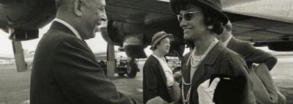 Les Exclusifs de Chanel «1957» аромат для дьяволиц в классическом костюме