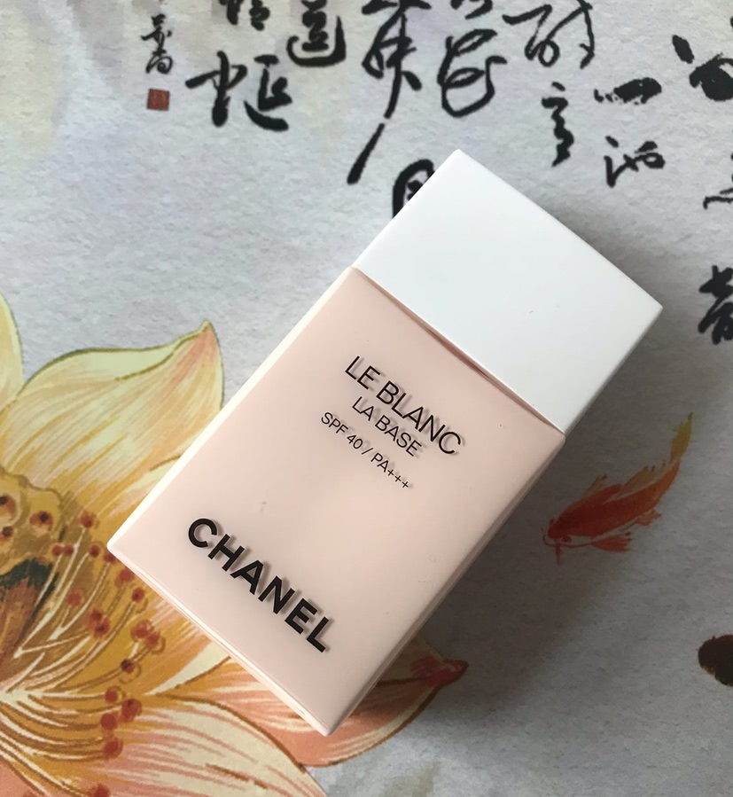 Азиатские цветы с Chanel Le Blanc La Base SPF 40 PA ++ Rosée and