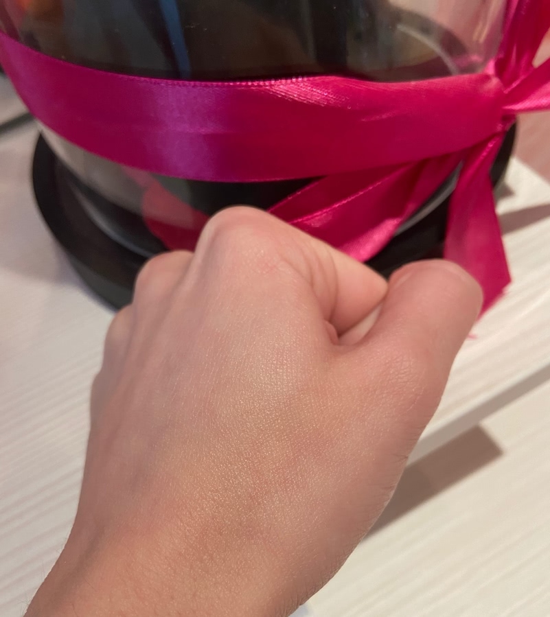 Фото после. Видно небольшое красивое подсвечивание кожи