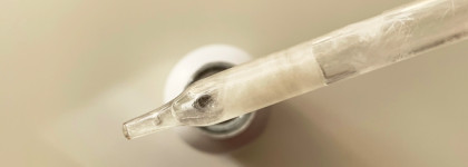 Продаём всё золото из мешков и прощаемся с ними. Два средства для кожи вокруг глаз Art&Fact