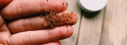 Сезон купальников и гладкие ножки с сухим скрабом Aravia Citrus Coffee