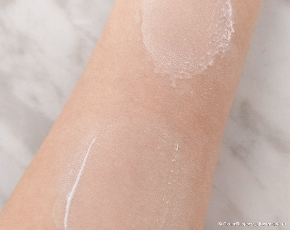 Снизу вверх: 01 Pale Clear, 03 Satin Pink (естественное освещение)