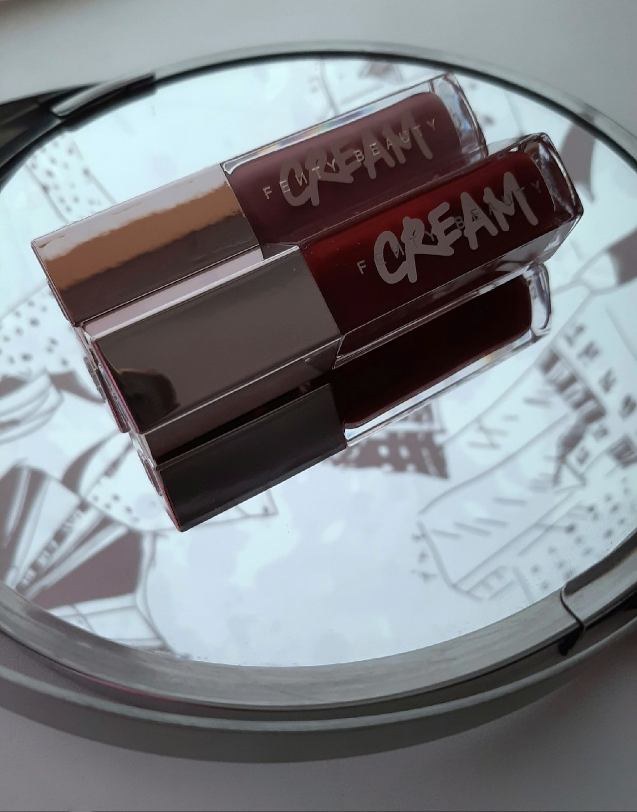 Их время пришло. Fenty Beauty Gloss Bomb Cream в оттенках: Fruit