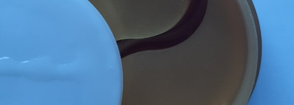 Самые подходящие из опробованных - гидрогелевые патчи для глаз JM solution Golden cocoon home esthetic eye patch