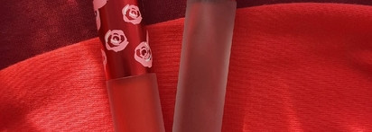 Жидкие матовые помады Velvetines  от Lime Crime. Оттенки New Americana и Wicked