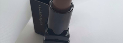 Помада Illamasqua Antimatter Lipstick в оттенке Shaula. Комфорт при каждом нанесении