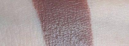 Помада Illamasqua Antimatter Lipstick в оттенке Shaula. Комфорт при каждом нанесении