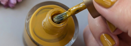 Желток во флаконе: Hermes Les Mains Hermès Nail polish 79 Jaune Impérial