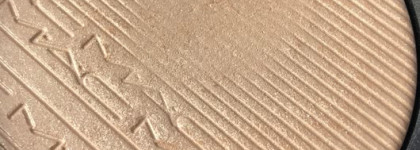 MAC Extra Dimension Skinfinish Poudre Lumiere в оттенке Double-Gleam. Один из лучших хайлайтеров для повседневного макияжа