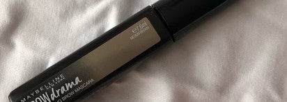 Макияж у женщины странный предмет, вроде он есть, а вроде и нет. Еще одна версия «макияжа без макияжа»