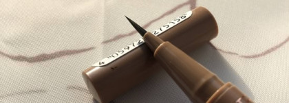 Бюджетная новинка для бровей от Catrice - маркер Brow definer brush pen 010