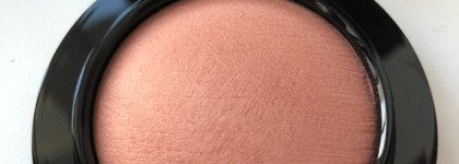 MAC Mineralize Blush "Warm Soul" - красивый персиковый оттенок с золотистым шиммером