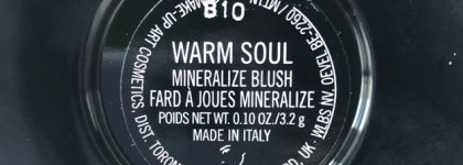 MAC Mineralize Blush "Warm Soul" - красивый персиковый оттенок с золотистым шиммером