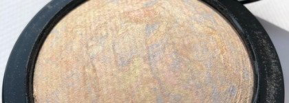 MAC Mineralize Skinfinish "Lightscapade" - деликатная "классика" среди хайлайтеров