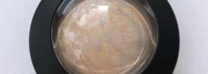 MAC Mineralize Skinfinish "Lightscapade" - деликатная "классика" среди хайлайтеров