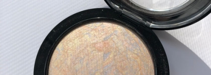 MAC Mineralize Skinfinish "Lightscapade" - деликатная "классика" среди хайлайтеров