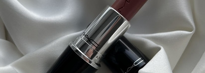 Отличная база от MAC Lustreglass Lipstick в оттенке 540 "Thank's it's MAC!"